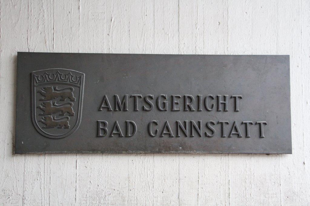 Bild zeigt Schriftzug Amtsgericht Bad Cannstatt
